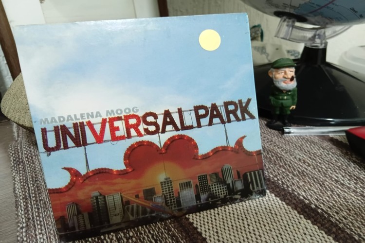 Memória independente (anos 2000): #004 – Madalena Moog / Universal Park
