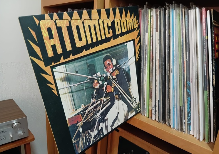 Discos africanos clássicos: (13) William Onyeabor / Atomic Bomb