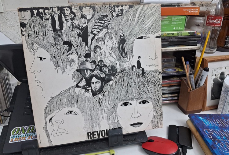 Três gerações de graduados com louvor na Escola Beatles + playlist especial